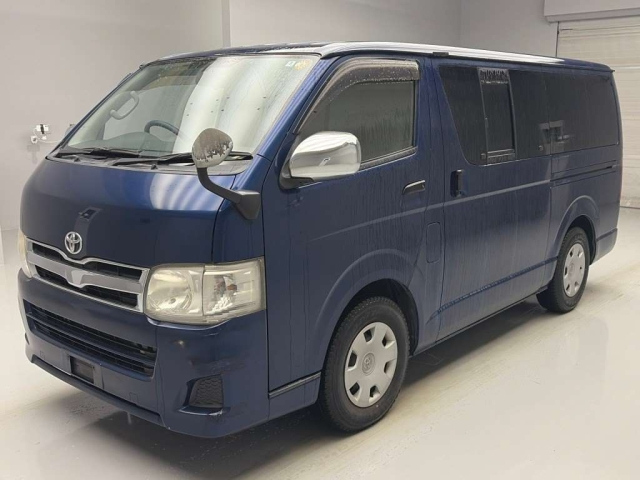 TOYOTA HIACE — фото