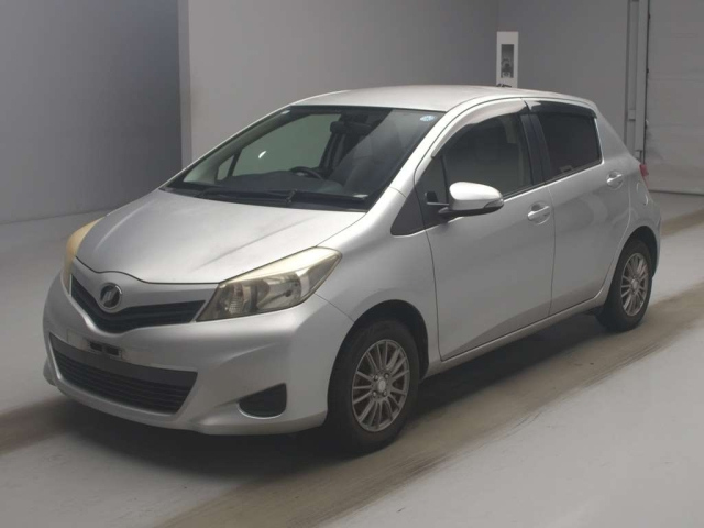 TOYOTA VITZ — фото