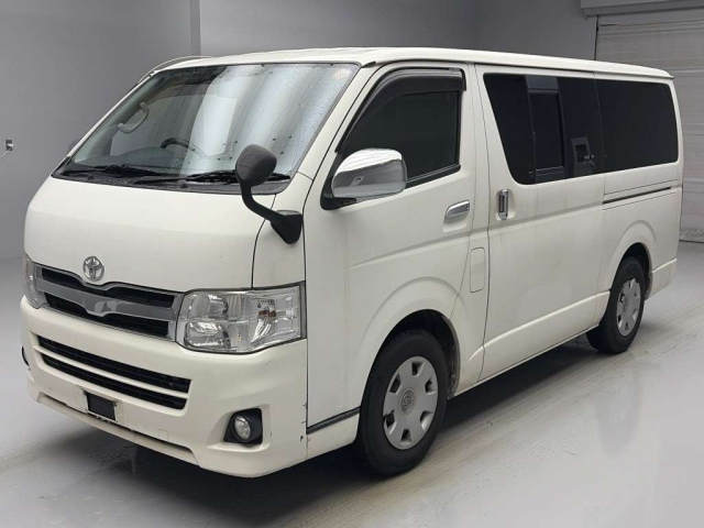 TOYOTA HIACE — фото