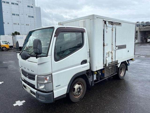 MITSUBISHI CANTER — фото