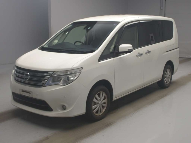 NISSAN SERENA — фото