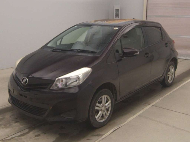 TOYOTA VITZ — фото