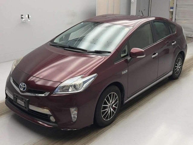 TOYOTA PRIUS — фото