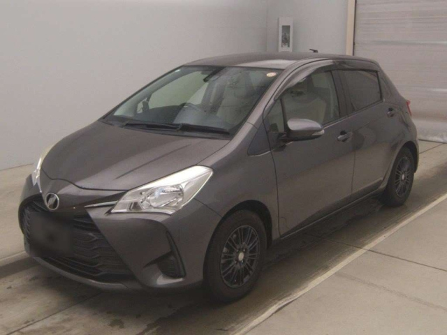 TOYOTA VITZ — фото