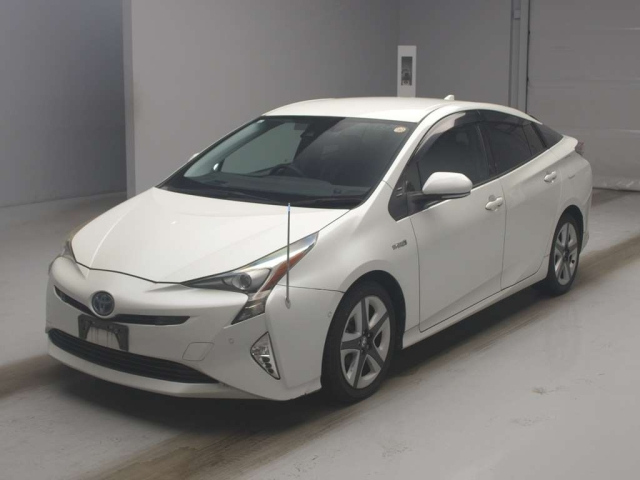 TOYOTA PRIUS — фото