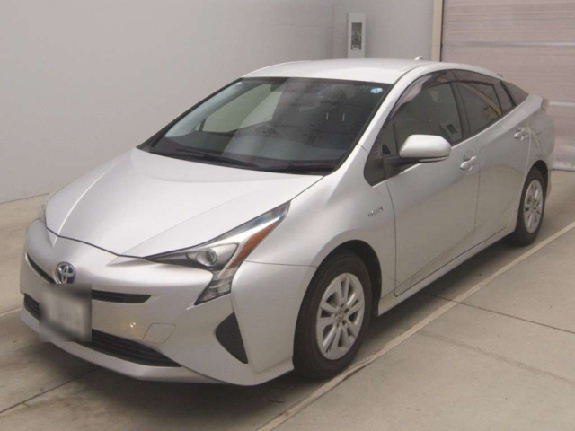 TOYOTA PRIUS — фото