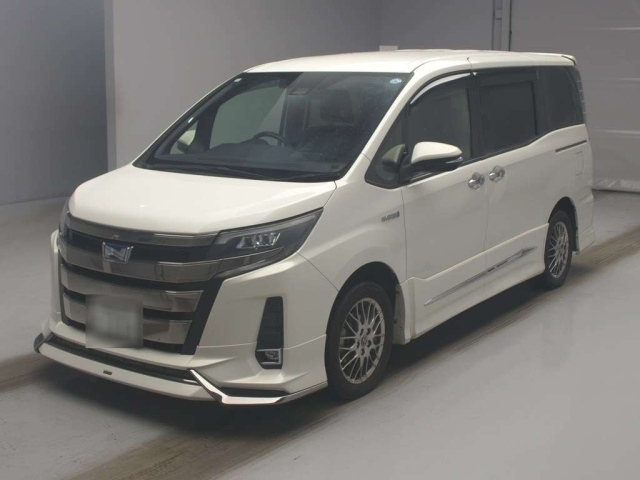 TOYOTA NOAH — фото