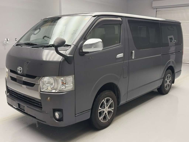 TOYOTA HIACE — фото