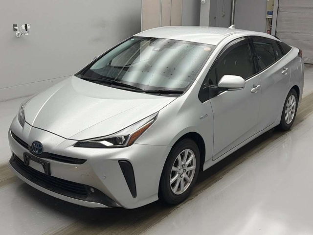 TOYOTA PRIUS — фото
