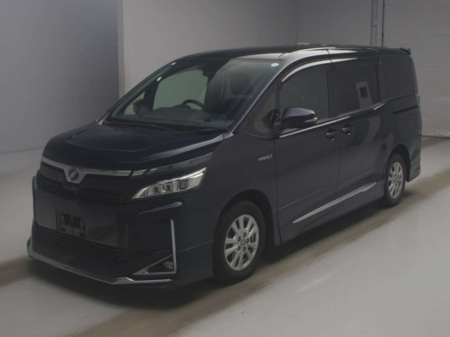 TOYOTA VOXY — фото