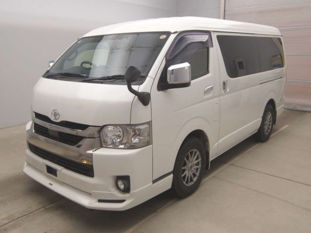 TOYOTA HIACE — фото