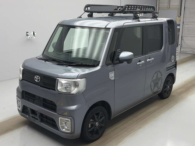 TOYOTA PIXIS — фото