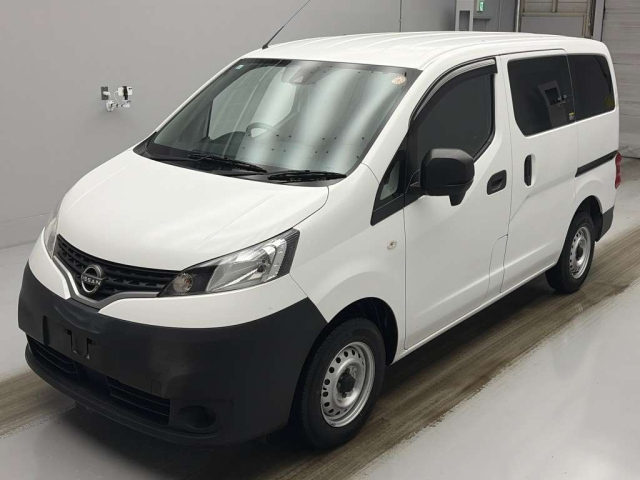 NISSAN NV200 — фото