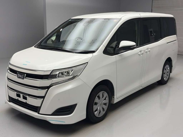 TOYOTA NOAH — фото