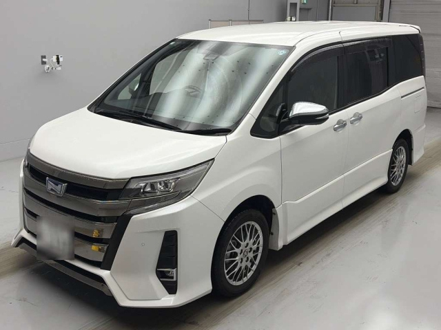 TOYOTA NOAH — фото
