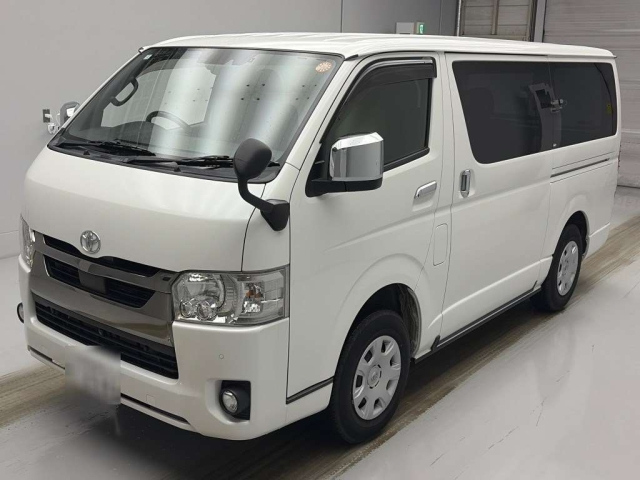 TOYOTA HIACE — фото