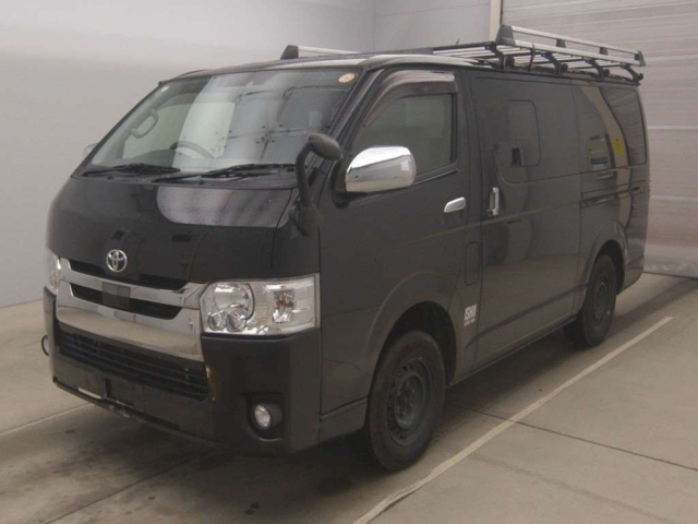 TOYOTA HIACE — фото