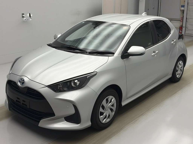 TOYOTA YARIS — фото