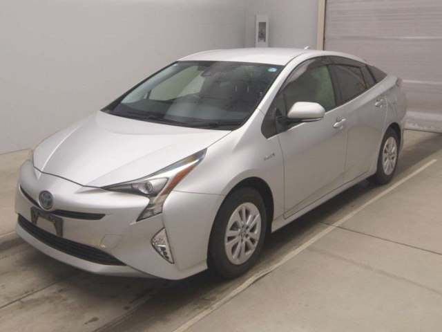 TOYOTA PRIUS — фото