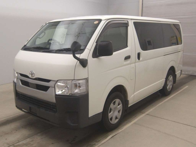 TOYOTA HIACE — фото