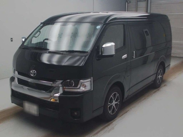 TOYOTA HIACE — фото