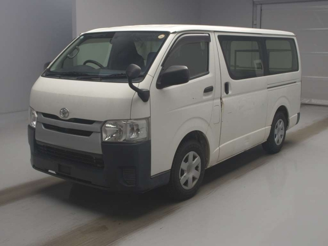 TOYOTA HIACE — фото