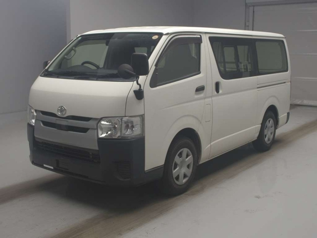 TOYOTA HIACE — фото