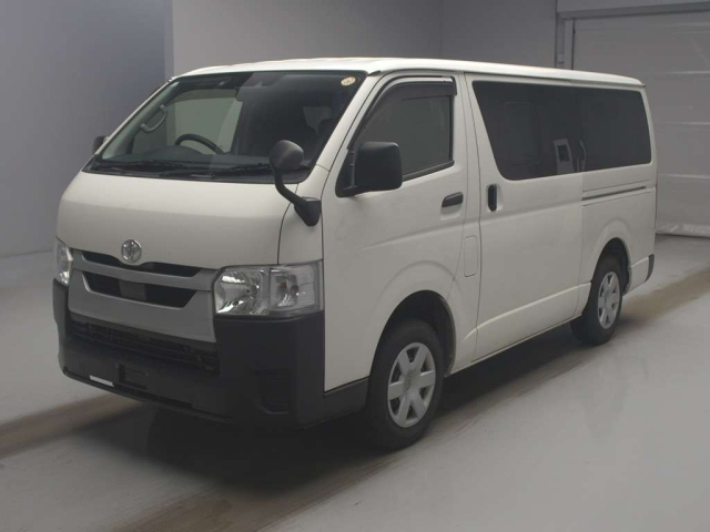 TOYOTA HIACE — фото