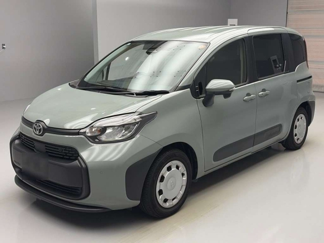 TOYOTA SIENTA — фото