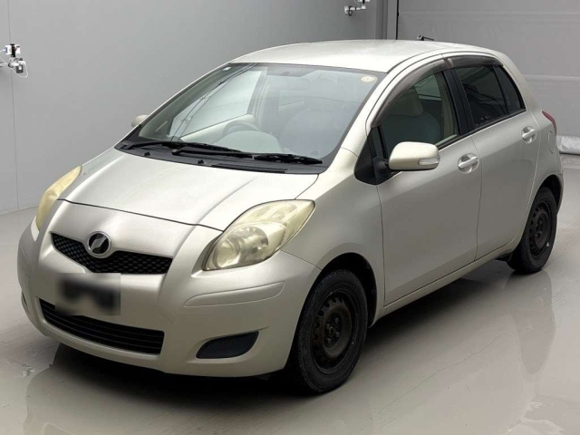 TOYOTA VITZ — фото