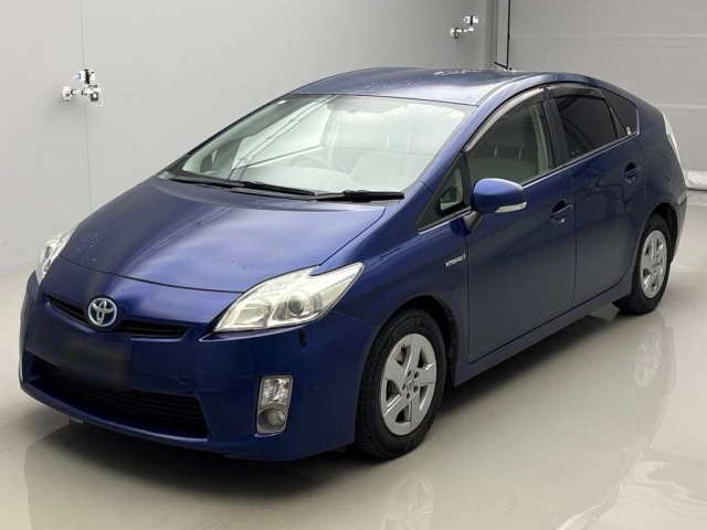 TOYOTA PRIUS — фото