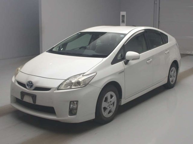 TOYOTA PRIUS — фото