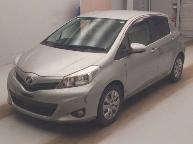 TOYOTA VITZ — фото