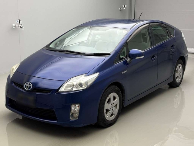 TOYOTA PRIUS — фото