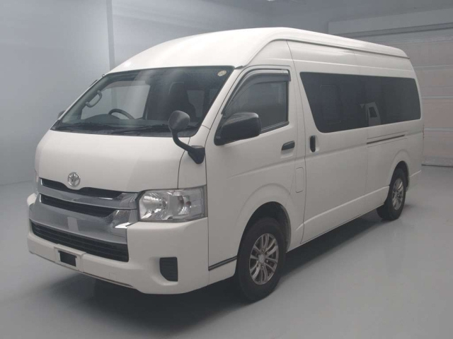 TOYOTA HIACE — фото