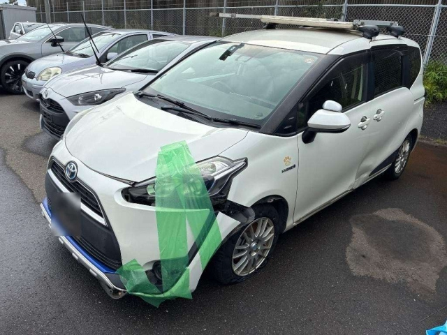 TOYOTA SIENTA — фото