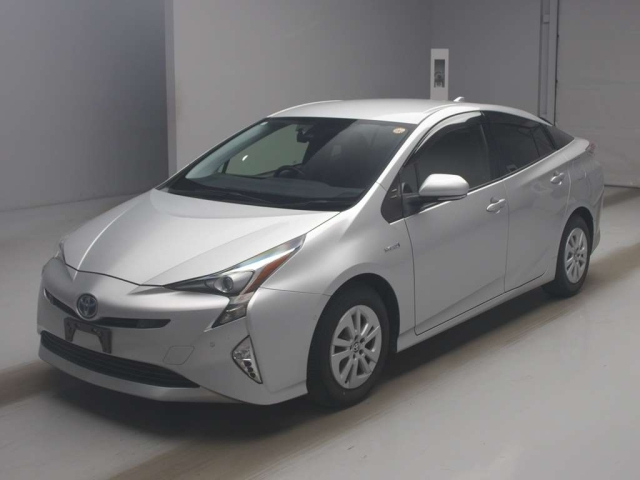 TOYOTA PRIUS — фото