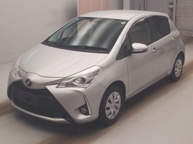 TOYOTA VITZ — фото