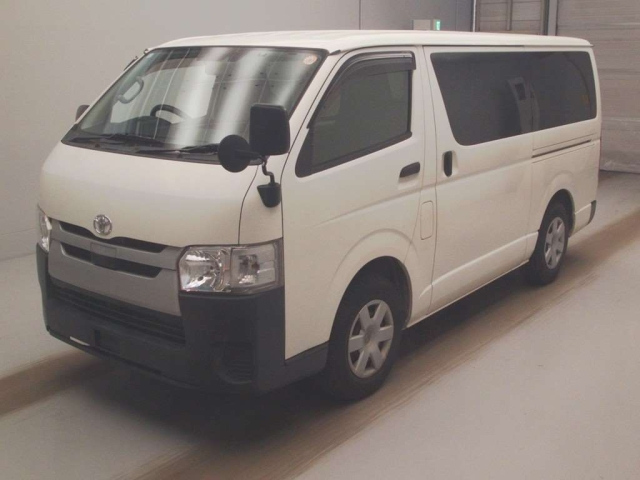 TOYOTA HIACE — фото