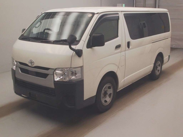 TOYOTA HIACE — фото