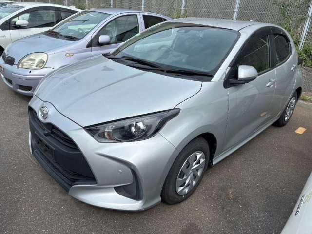 TOYOTA YARIS — фото