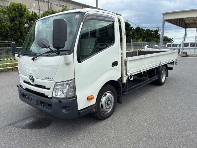 TOYOTA DYNA — фото