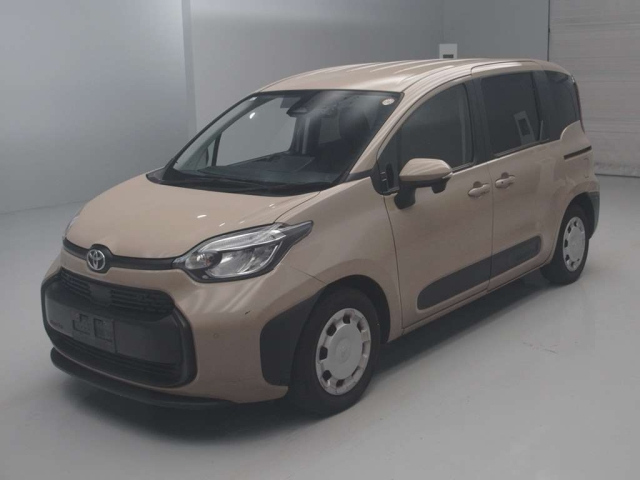 TOYOTA SIENTA — фото