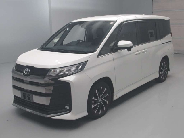 TOYOTA NOAH — фото