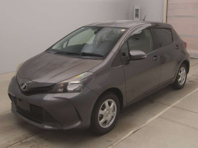 TOYOTA VITZ — фото