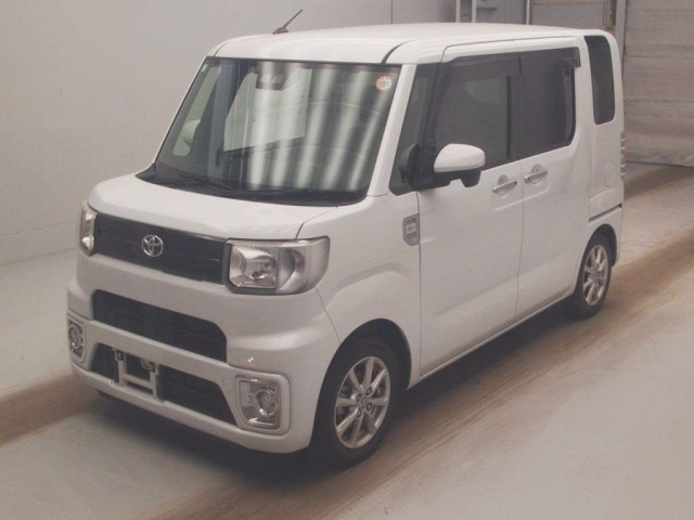 TOYOTA PIXIS — фото
