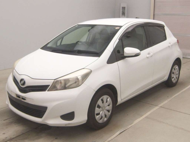 TOYOTA VITZ — фото