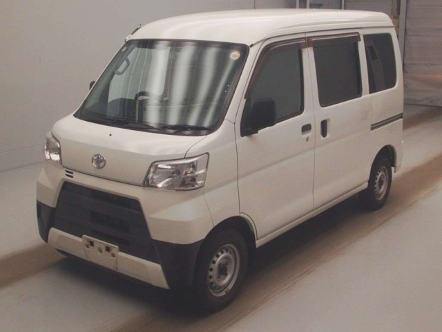 TOYOTA PIXIS — фото