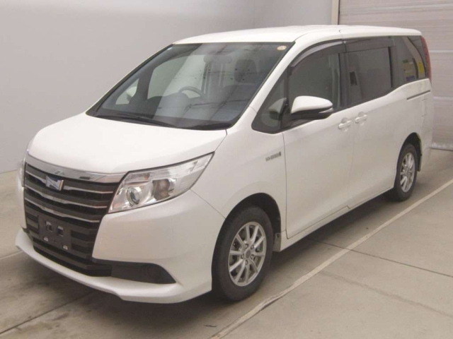 TOYOTA NOAH — фото