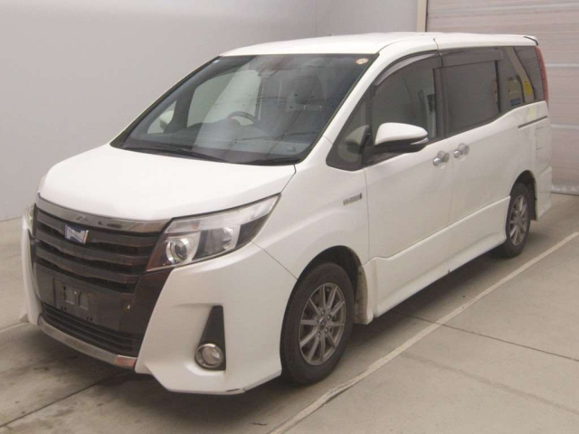 TOYOTA NOAH — фото